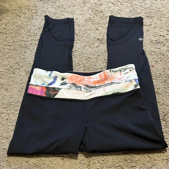 Lululemon Capri Leggings with cool waistband design - Picture 1 of 8